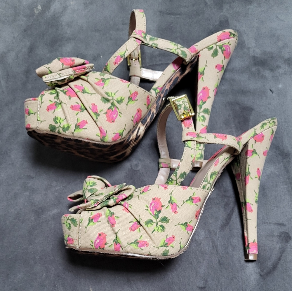 Betsey Johnson Haylie-D Platform Peep-Toe Heels Floral Roses Bow Ankle Strap 8M - Picture 3 of 10